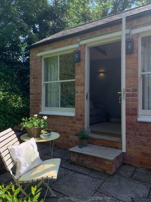 Beautiful Georgian Cottage Within A Private Walled Garden Oakham Exterior photo